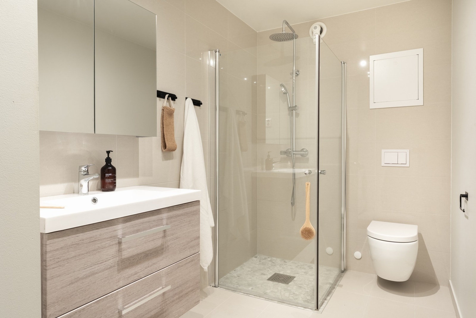 Lekkert helfliset bad med varme i gulv. Galleribilde