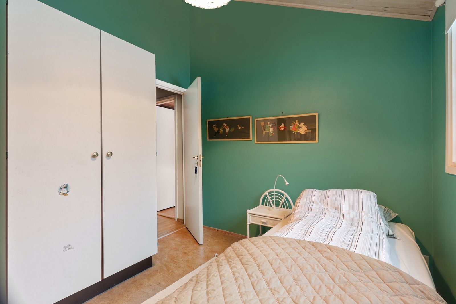 Soverom 2 med plass til garderobeskap. Galleribilde