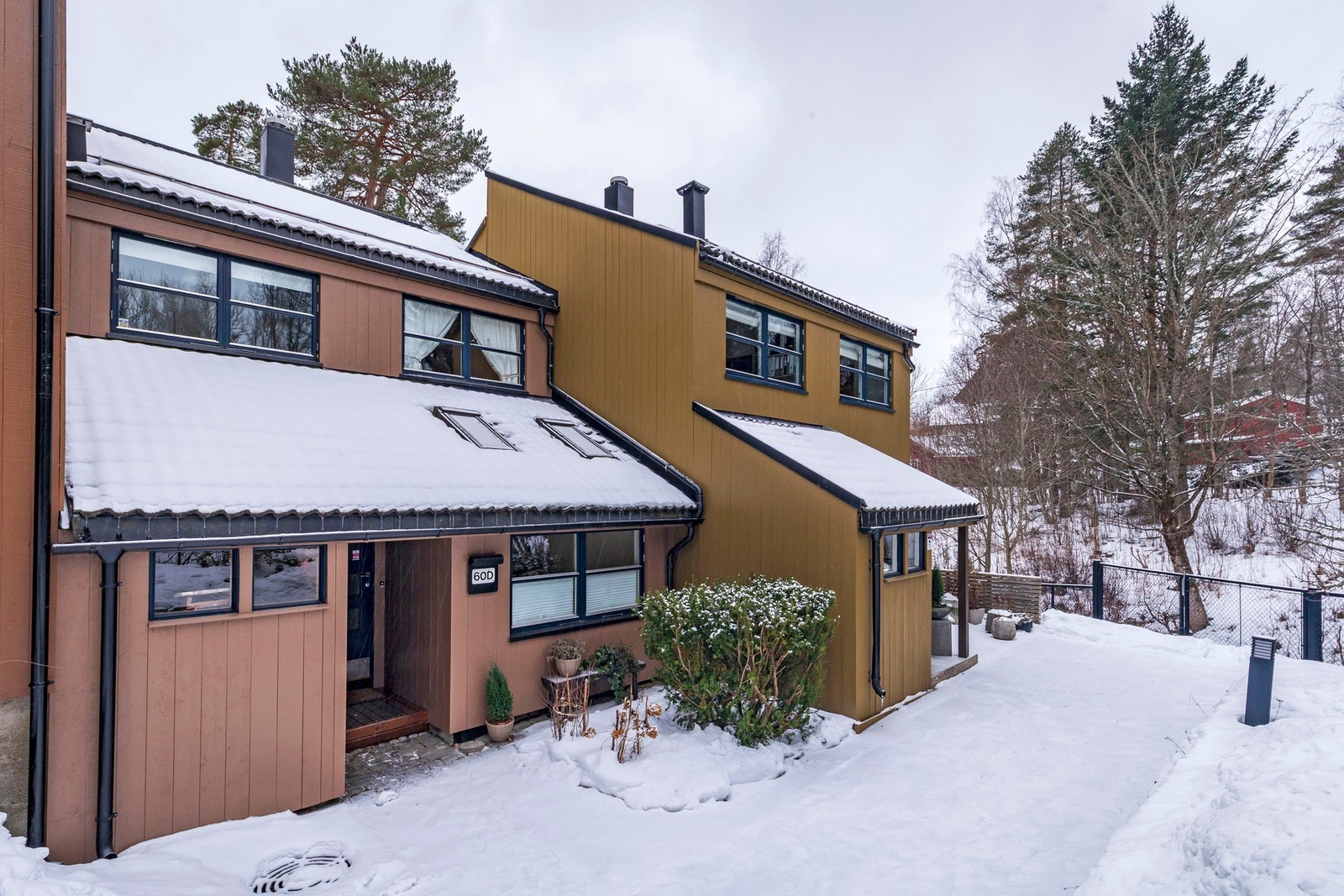 Velet har pent opparbeidede utearealer. Galleribilde