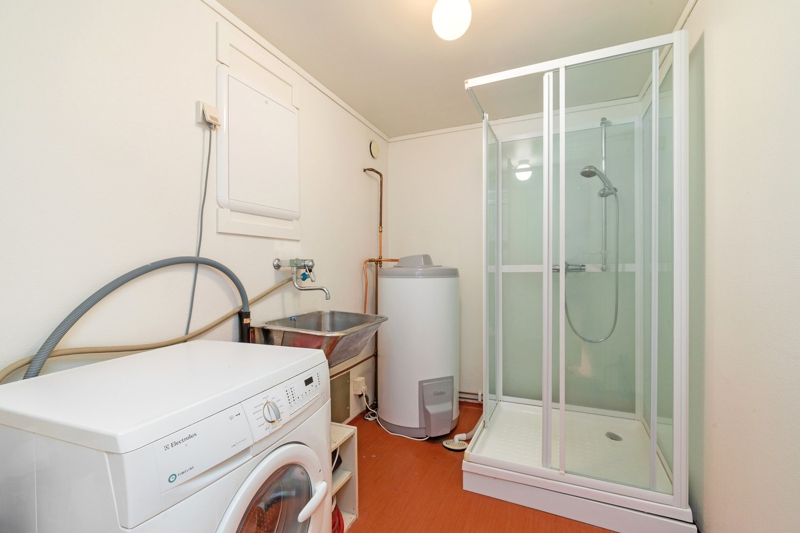 Vaskerom. Varmtvannsbereder på 200 liter fra 2013. Galleribilde