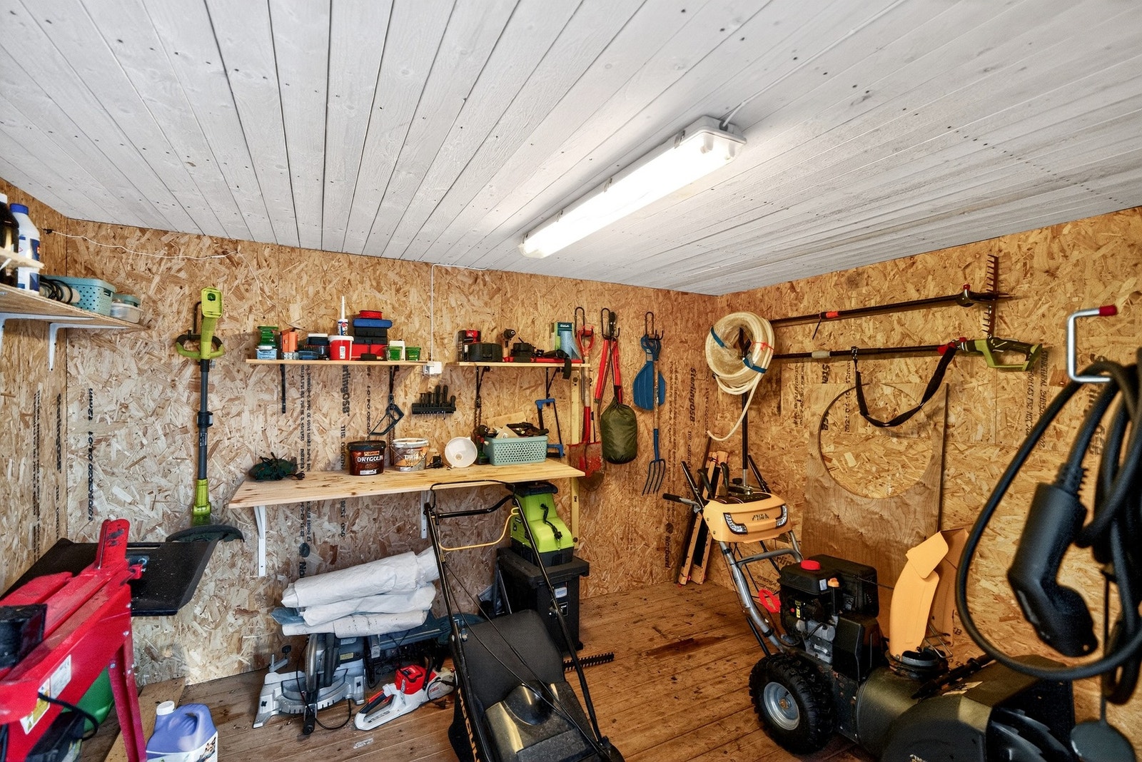 Her er plass til alt av redskap som er kjekt å ha. Galleribilde