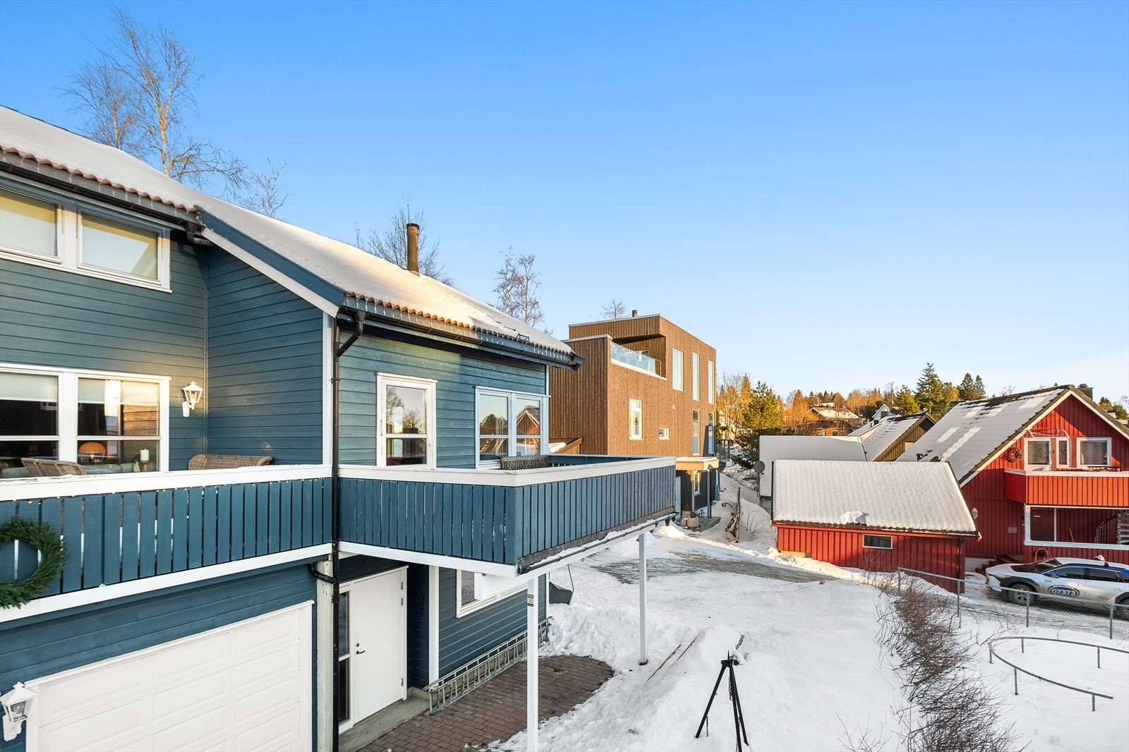 Velkommen til Arne Garborgs veg 15B - en innholdsrik tomannsbolig med attraktiv og familievennlig beliggenhet innerst i blindvei. Galleribilde