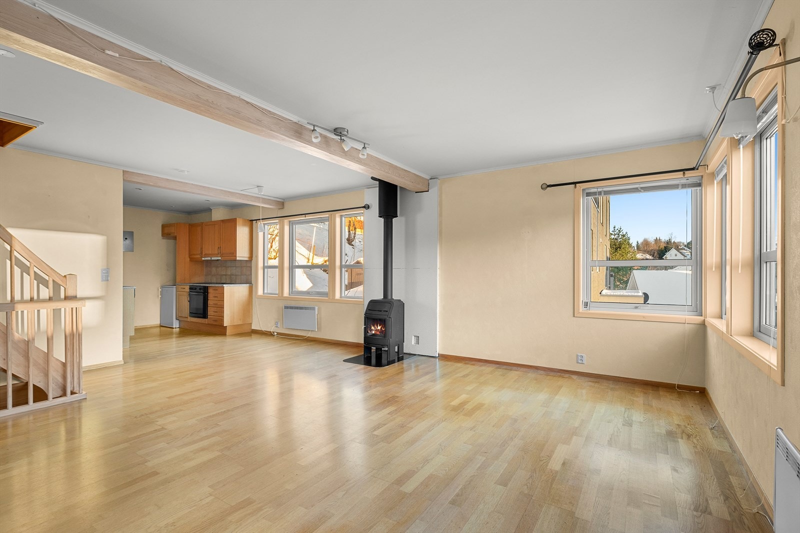 Boligen har et totalt areal på 111 m² BRA-i fordelt over tre etasjer. Galleribilde