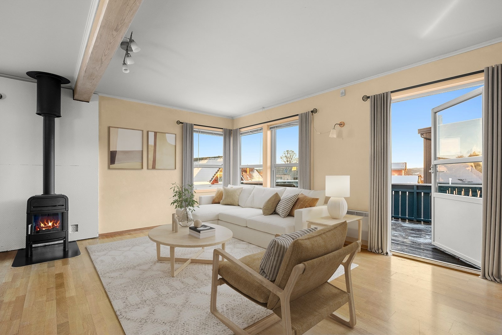 Nåværende eier har fått satt inn nytt ilsted og pipe i sin eiertid. Begge deler vurdert til TG1 av takstmann. Galleribilde