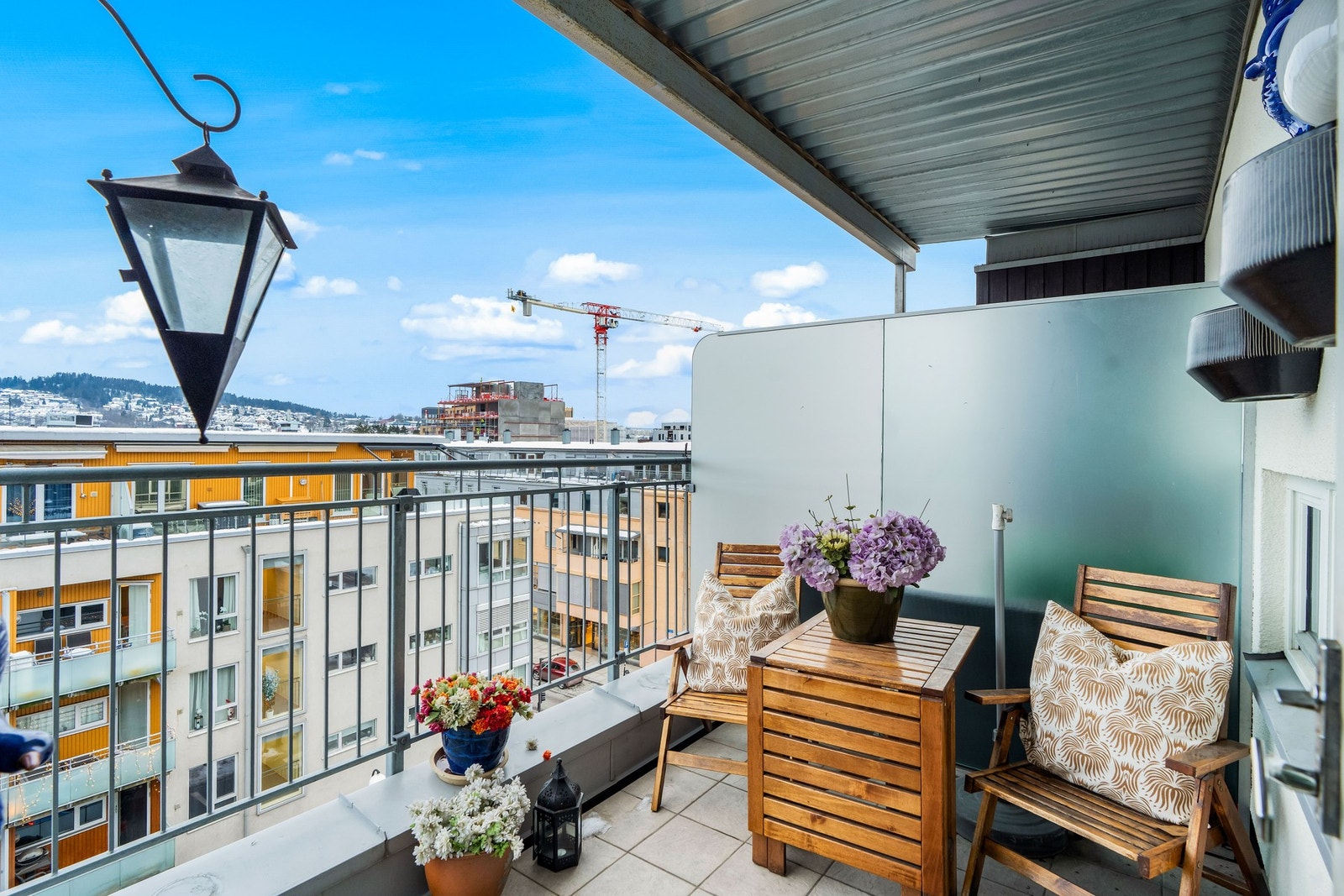 Balkongen på ca. 7 kvm blir en naturlig forlengelse av leiligheten på sommerhalvåret. Galleribilde