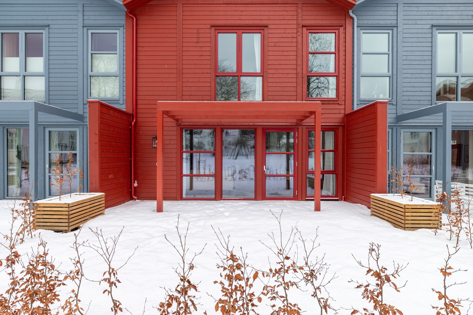 Beliggenheten er usjenert og fredelig, samtidig som du har gangavstand til alt du trenger i hverdagen. Galleribilde