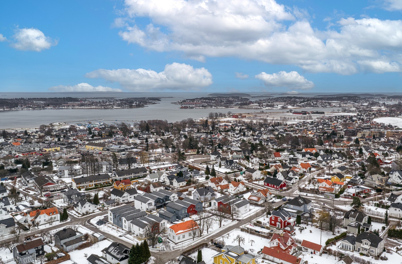 Teie Torv ligger bare en liten spasertur unna og byr på et variert utvalg servicetilbud som dagligvarebutikker Galleribilde