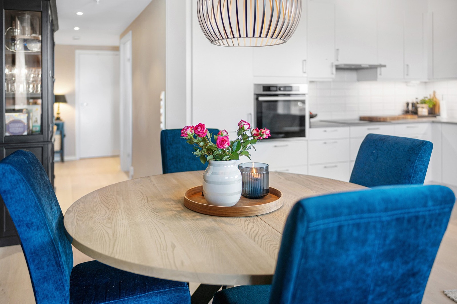 Det er lave og forutsigbare felleskostnader. Fjernvarme og varmtvann er inkl. Galleribilde