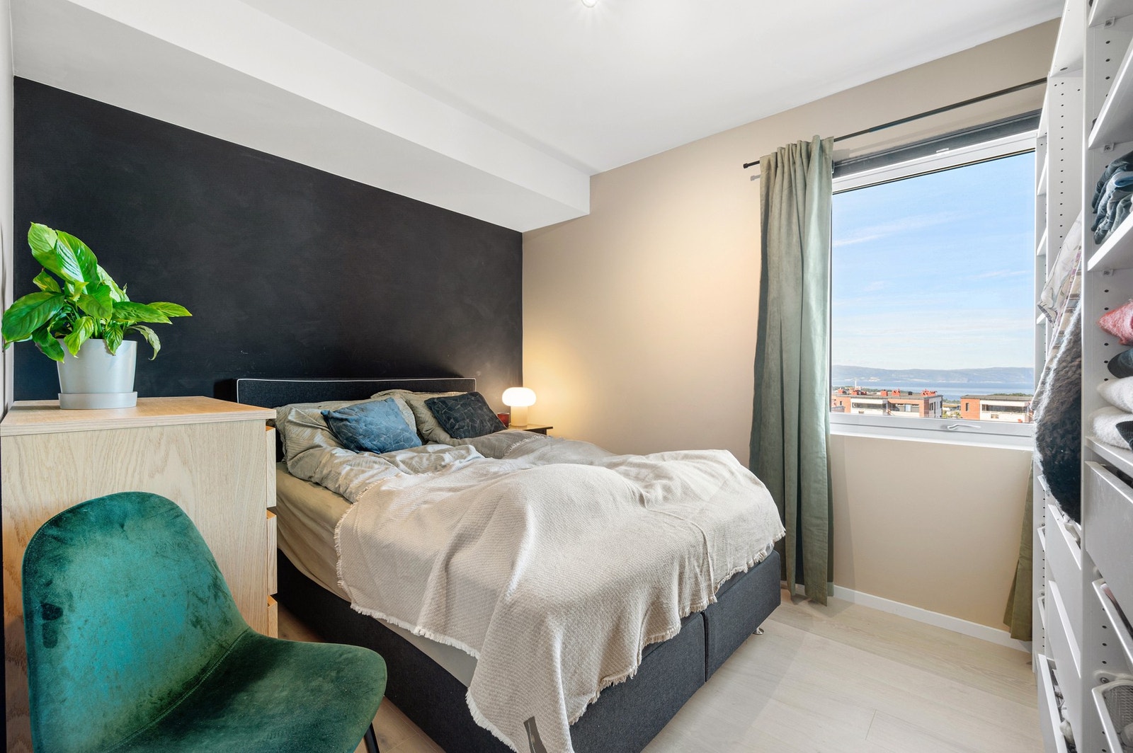 Hovedsoverom måler 10kvm. Galleribilde