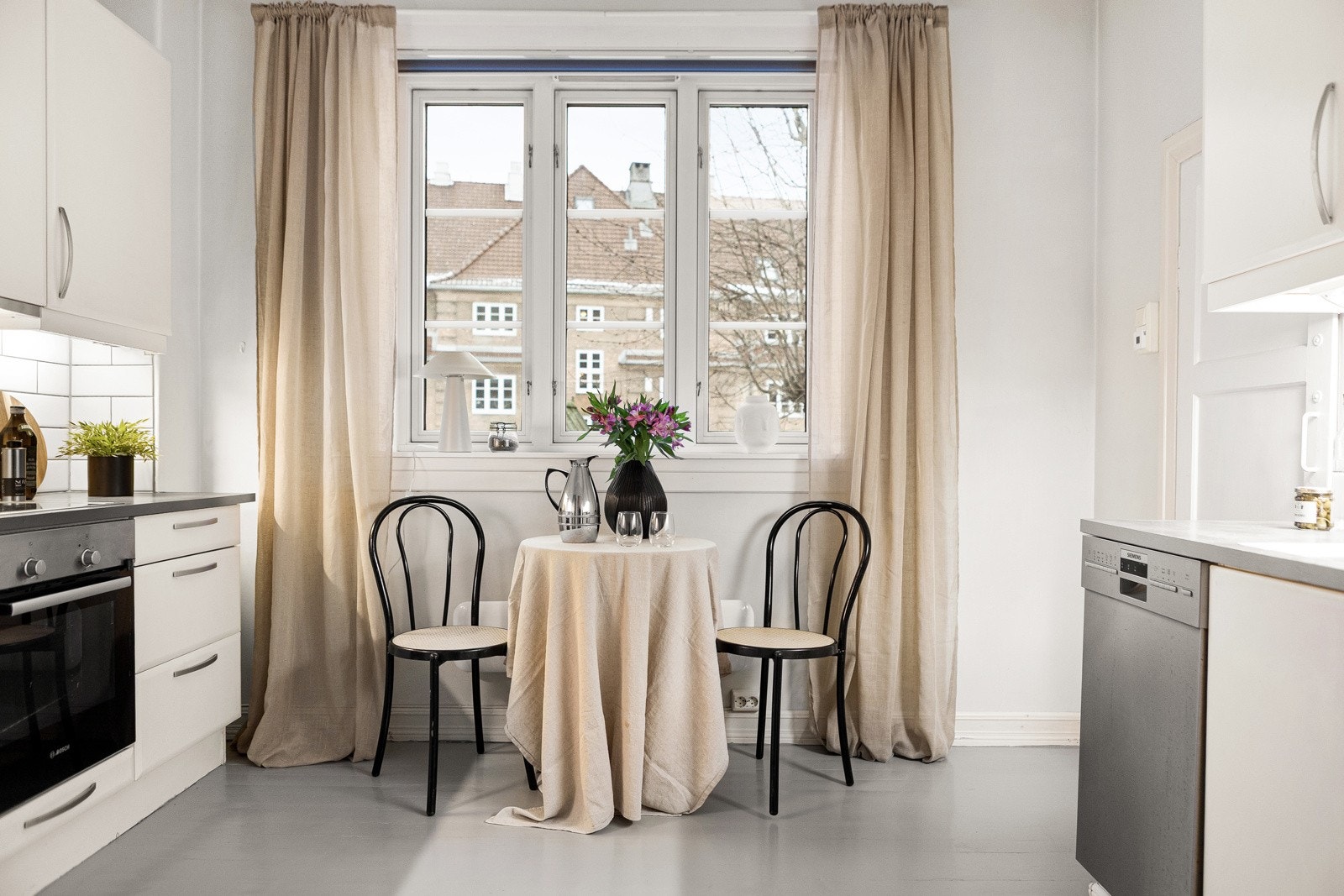 Her er det god plass til en sittegruppe hvor frokosten enkelt kan nytes. Galleribilde