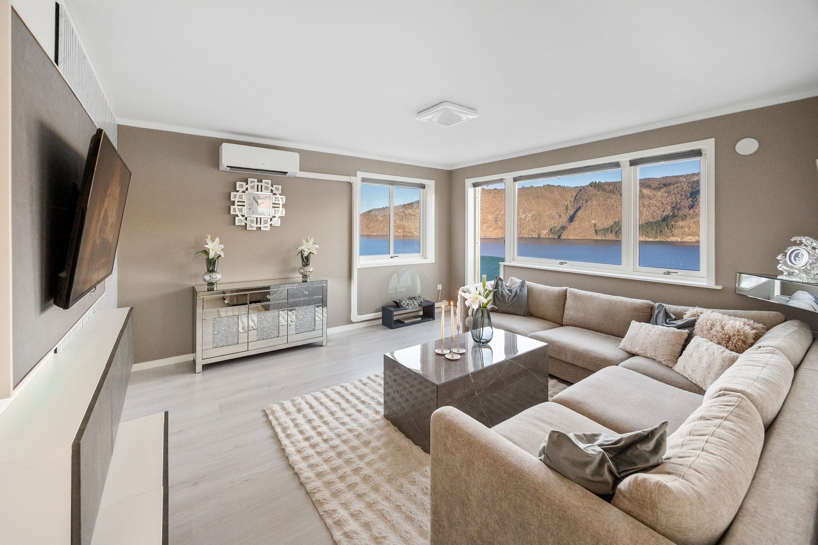 Velkommen hjem til Nordstrandvegen 39 - Selveierleilighet med fantastisk sjøutsikt! Galleribilde