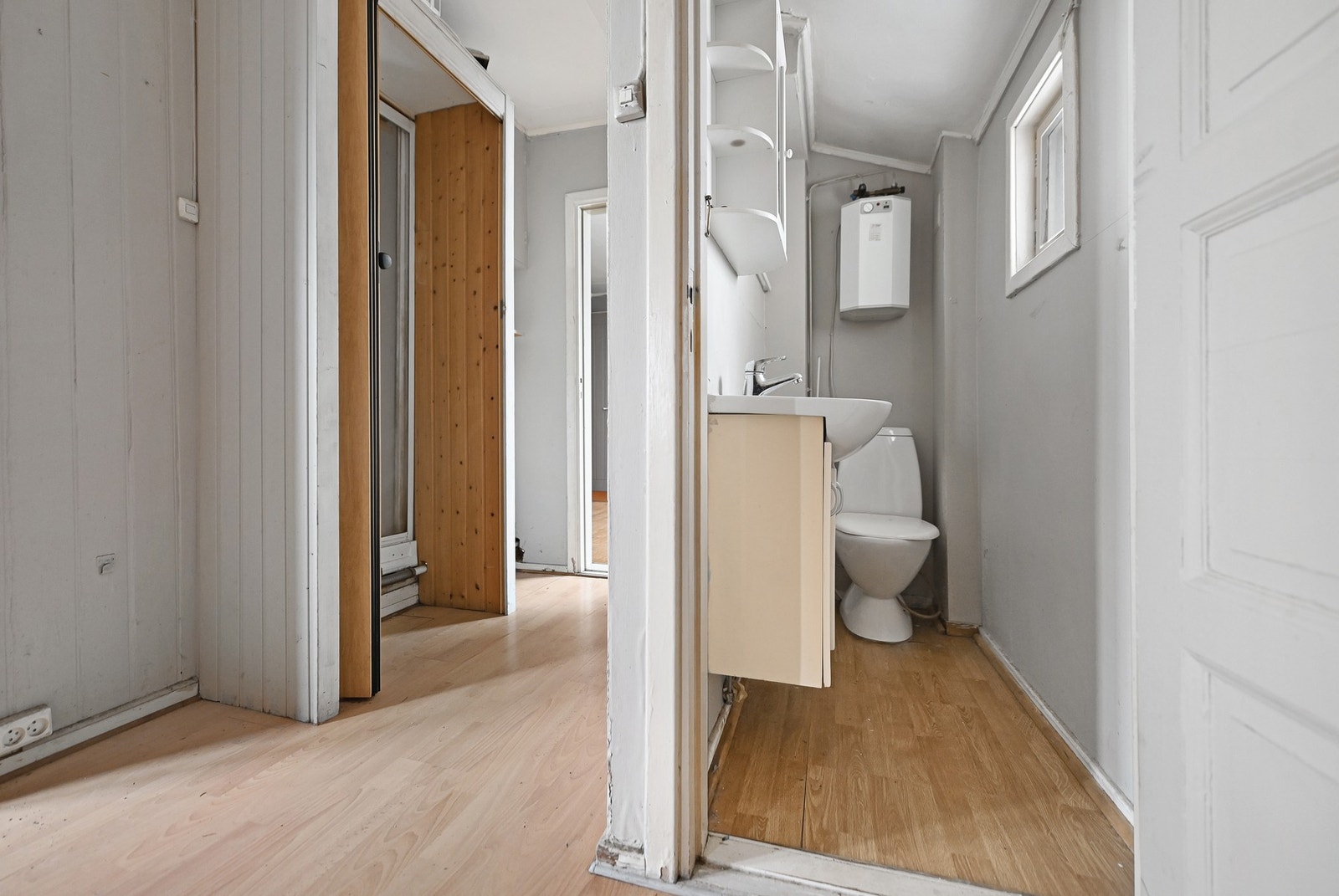 Toalettrom i leiligheten i 1. etasje. Galleribilde