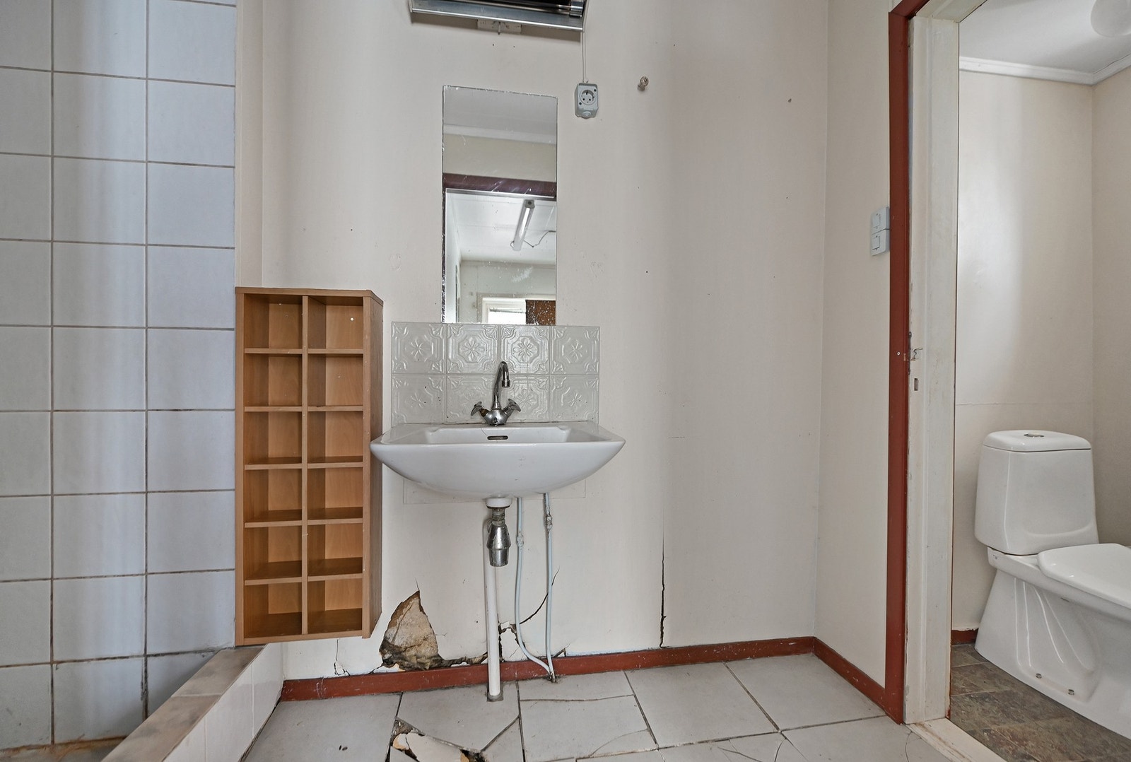 Bad i 1. etasje i eneboligen. Galleribilde