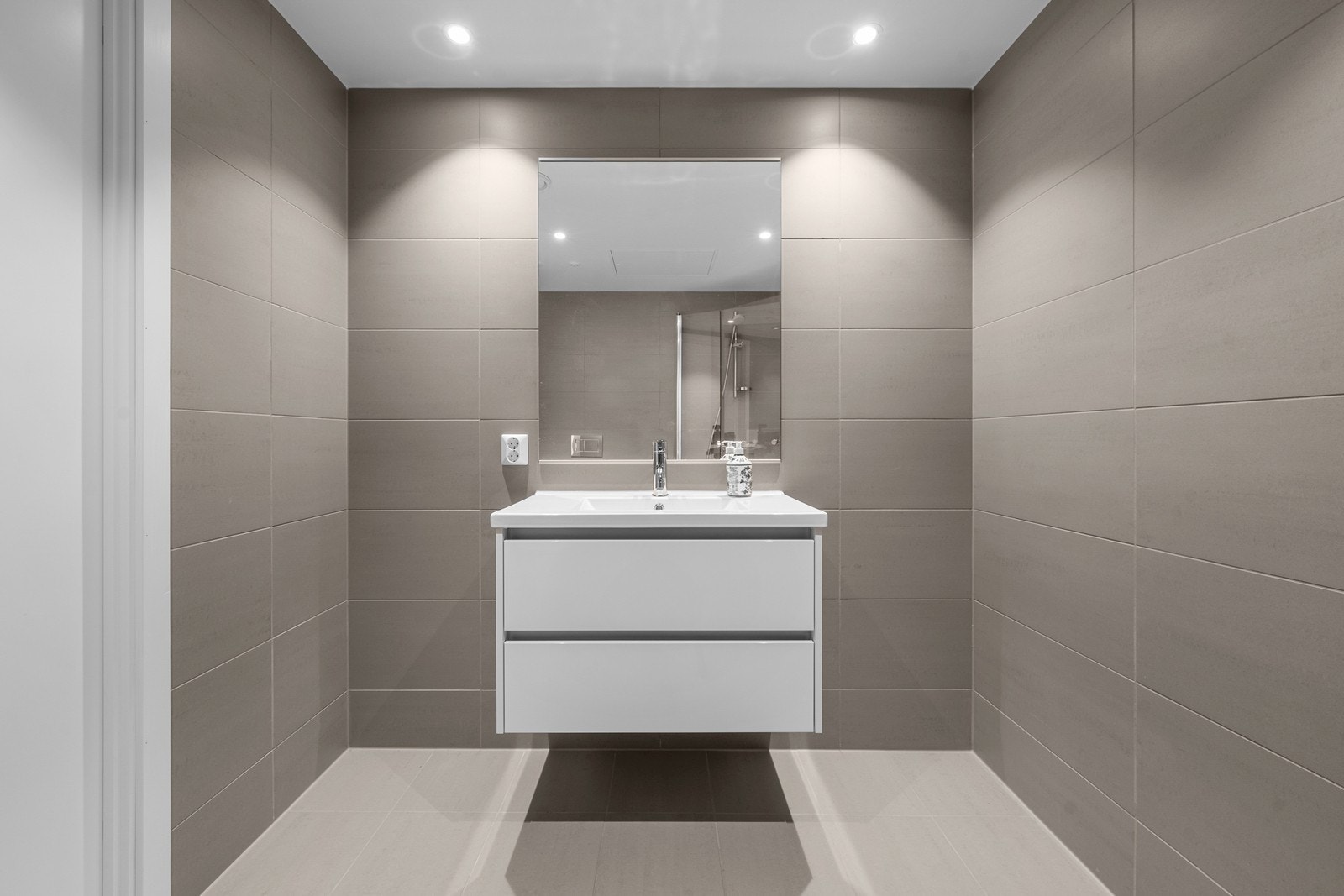 Avsatt plass til vaskemaskin og tørketrommel Galleribilde