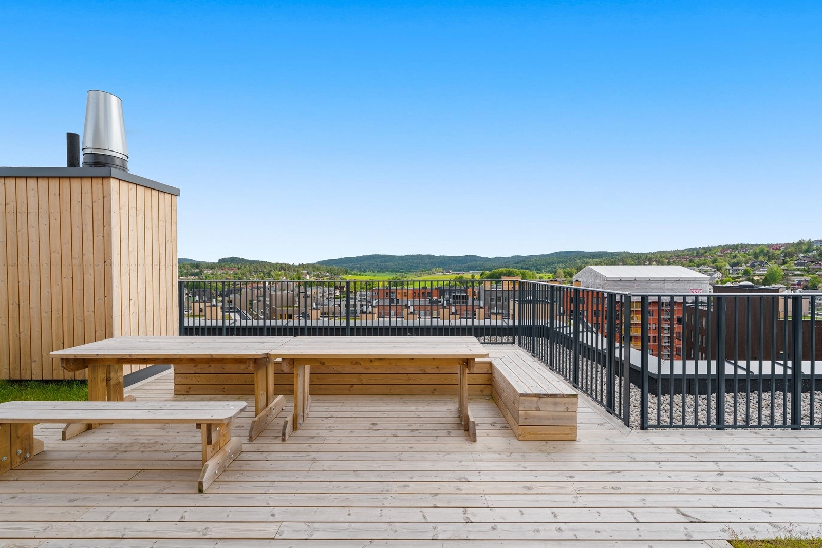 Bygget har en flott takterrasse med fantastisk utsikt Galleribilde