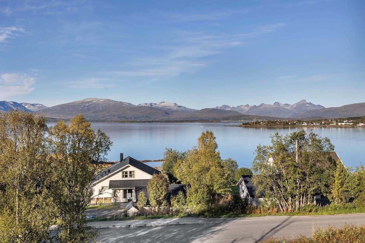 Utsikt, bilde tatt fra 2 etg, men det er veldig fin utsikt fra 1 etg også Galleribilde