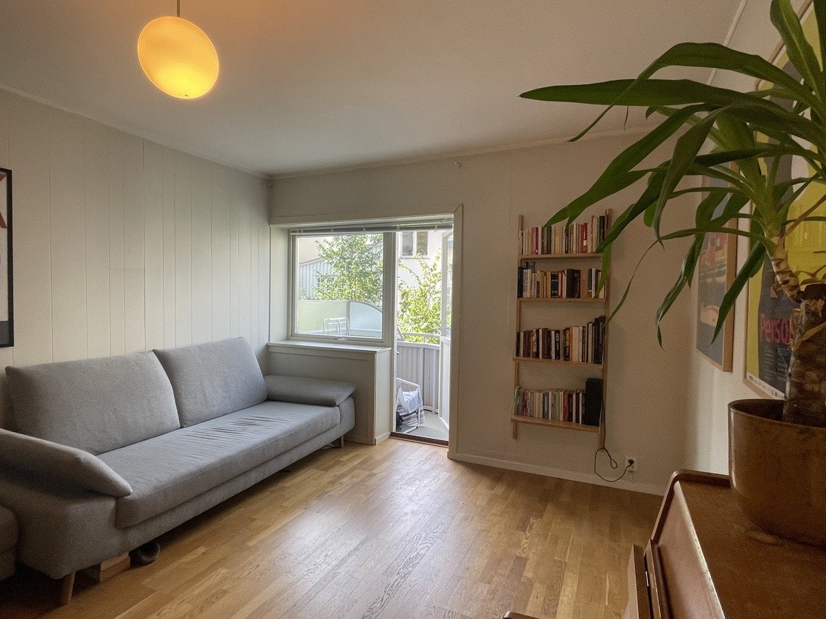 Stue med balkong Galleribilde