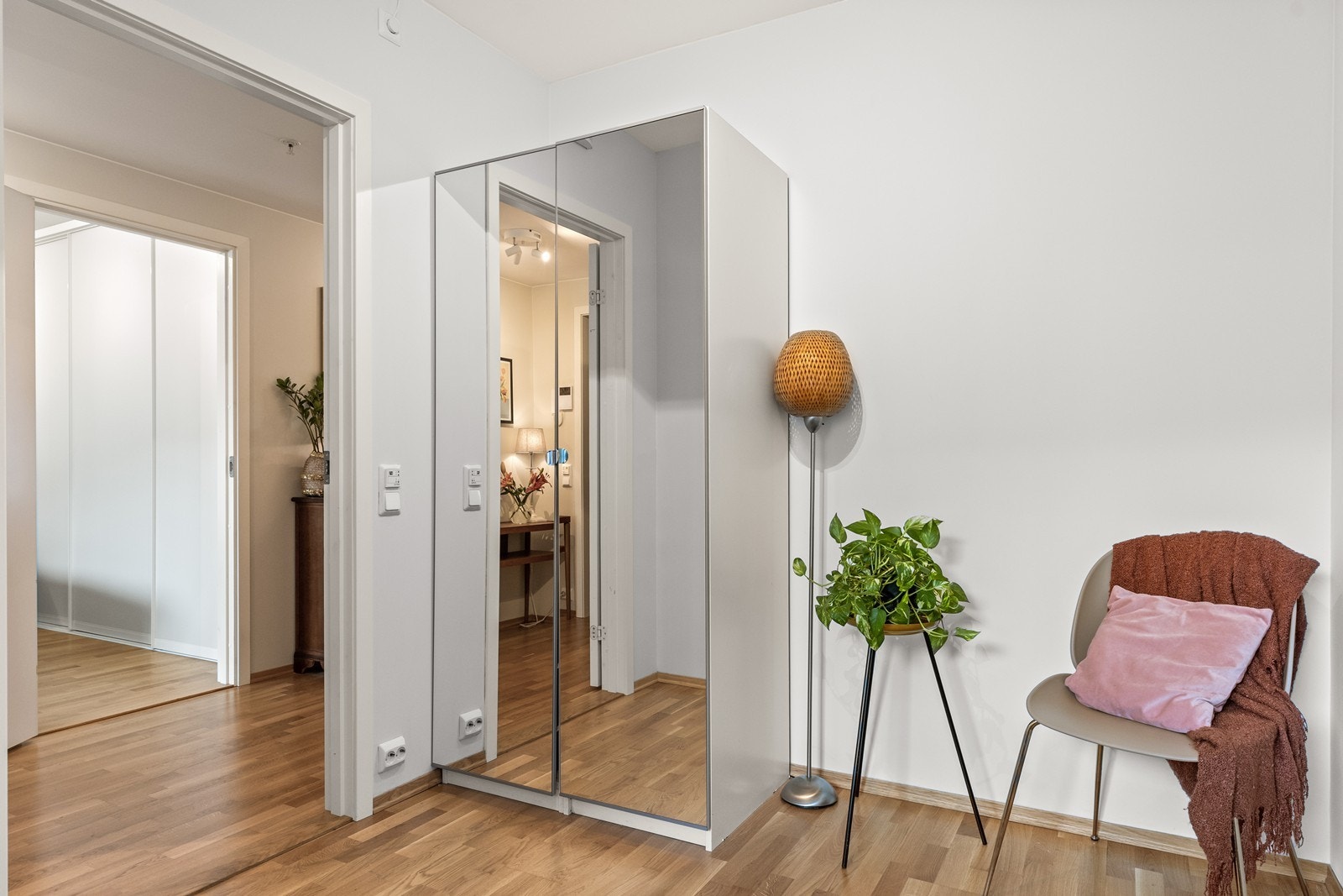 Soverom 2 har dobbelt garderobeskp Galleribilde