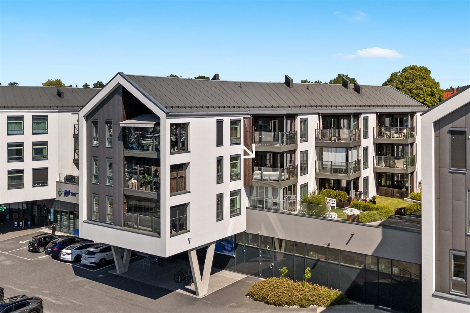 Sentrumsnært, dagligvare, Apotek mm i 1. etasje Galleribilde