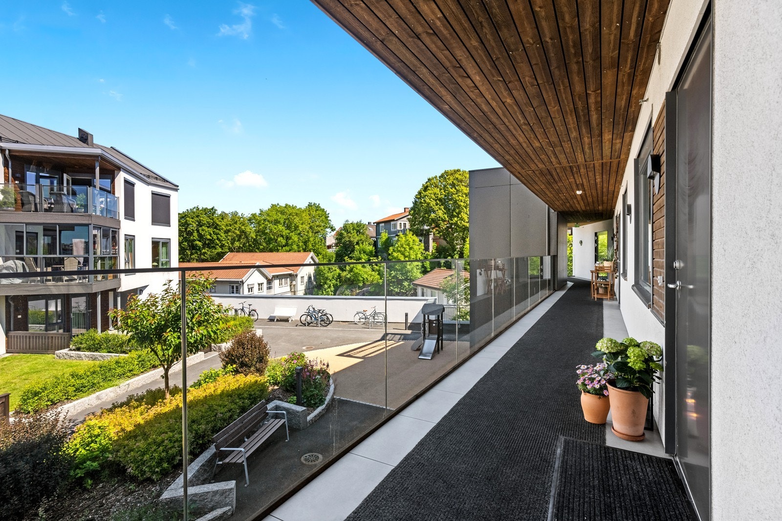 Sameiet har flotte uteområder som kan benyttes av beboerne Galleribilde