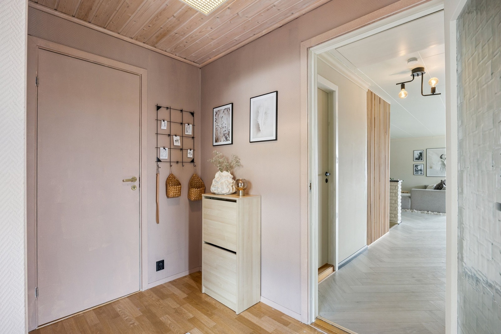 Til venstre forbi entréen finner du et praktisk vaskerom. Galleribilde