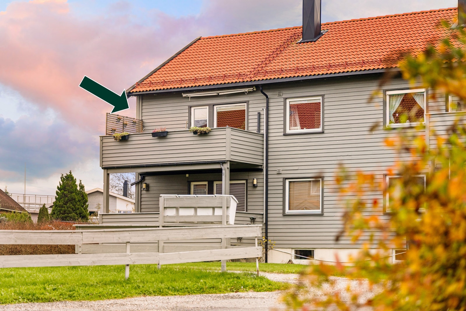 Leiligheten inngår i den nordre enden av andre etasje, lengst unna Mossins gate. Galleribilde