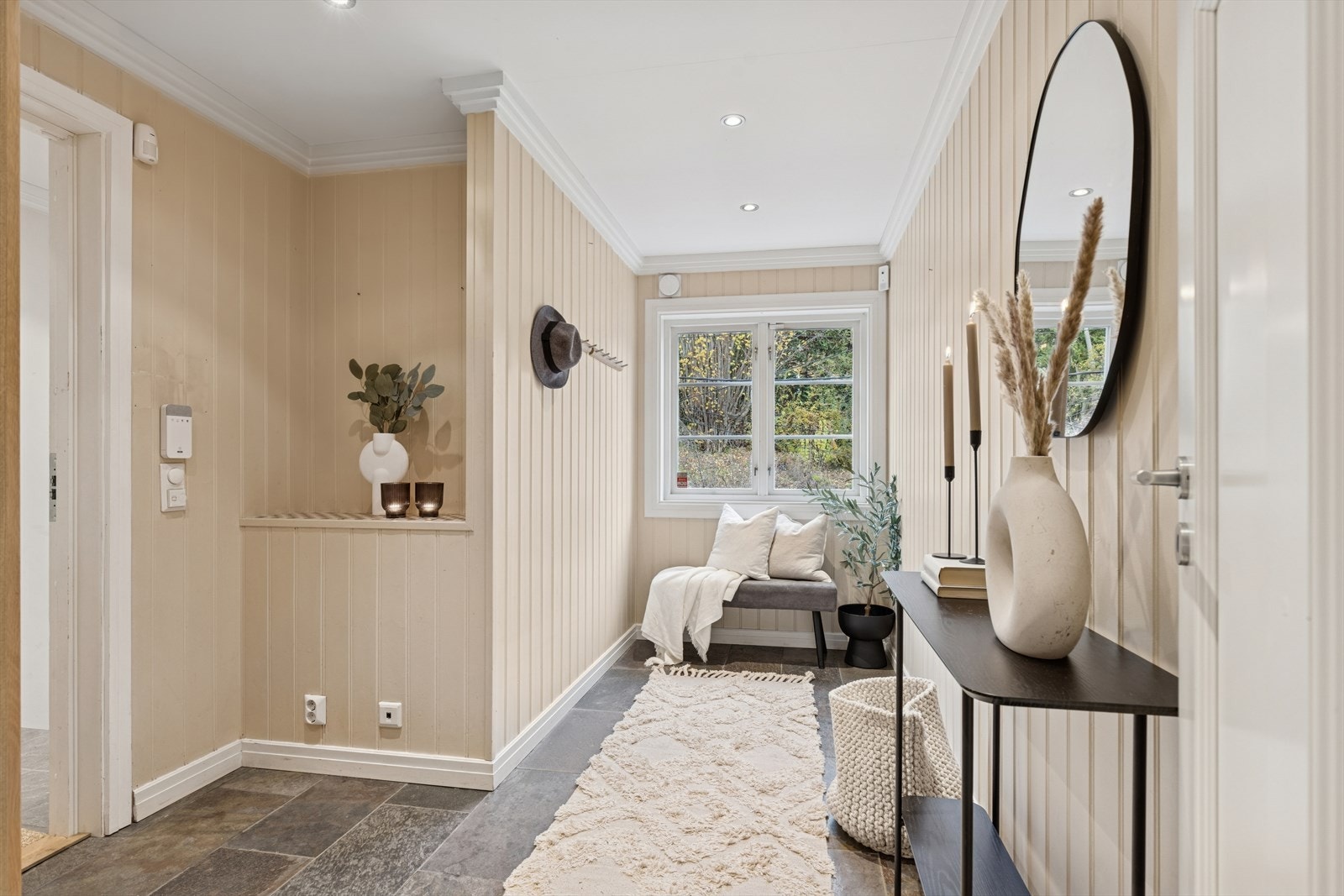 Velkommen tilbake til Fagerhøyveien 10, 2.etg. - kanskje som ny eier! Det er installert alarm, dette er noe kjøper selv eventuelt må tegne eget abonnement på. Galleribilde