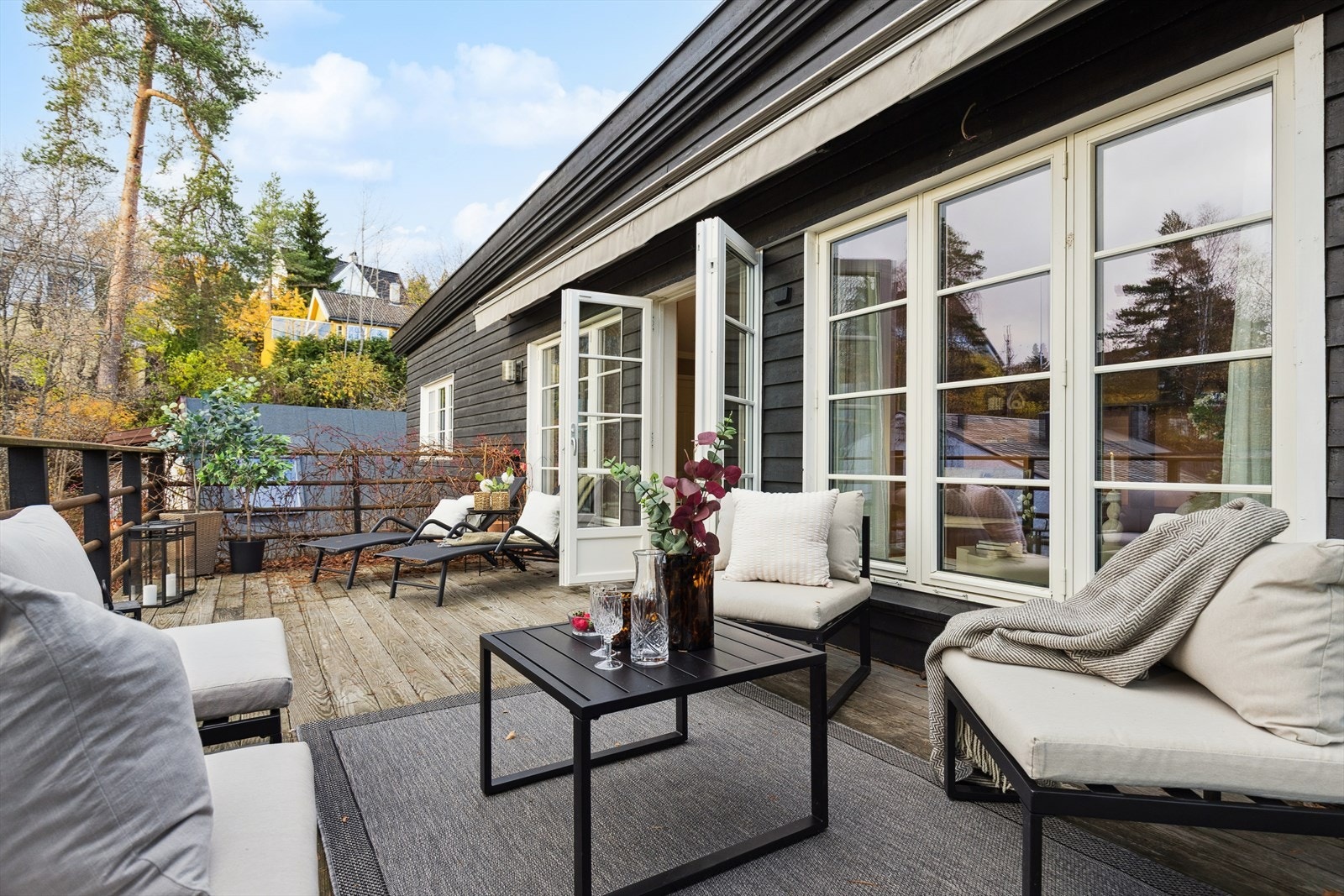 Solrikt med uteplasser mot øst-syd-vest! Galleribilde