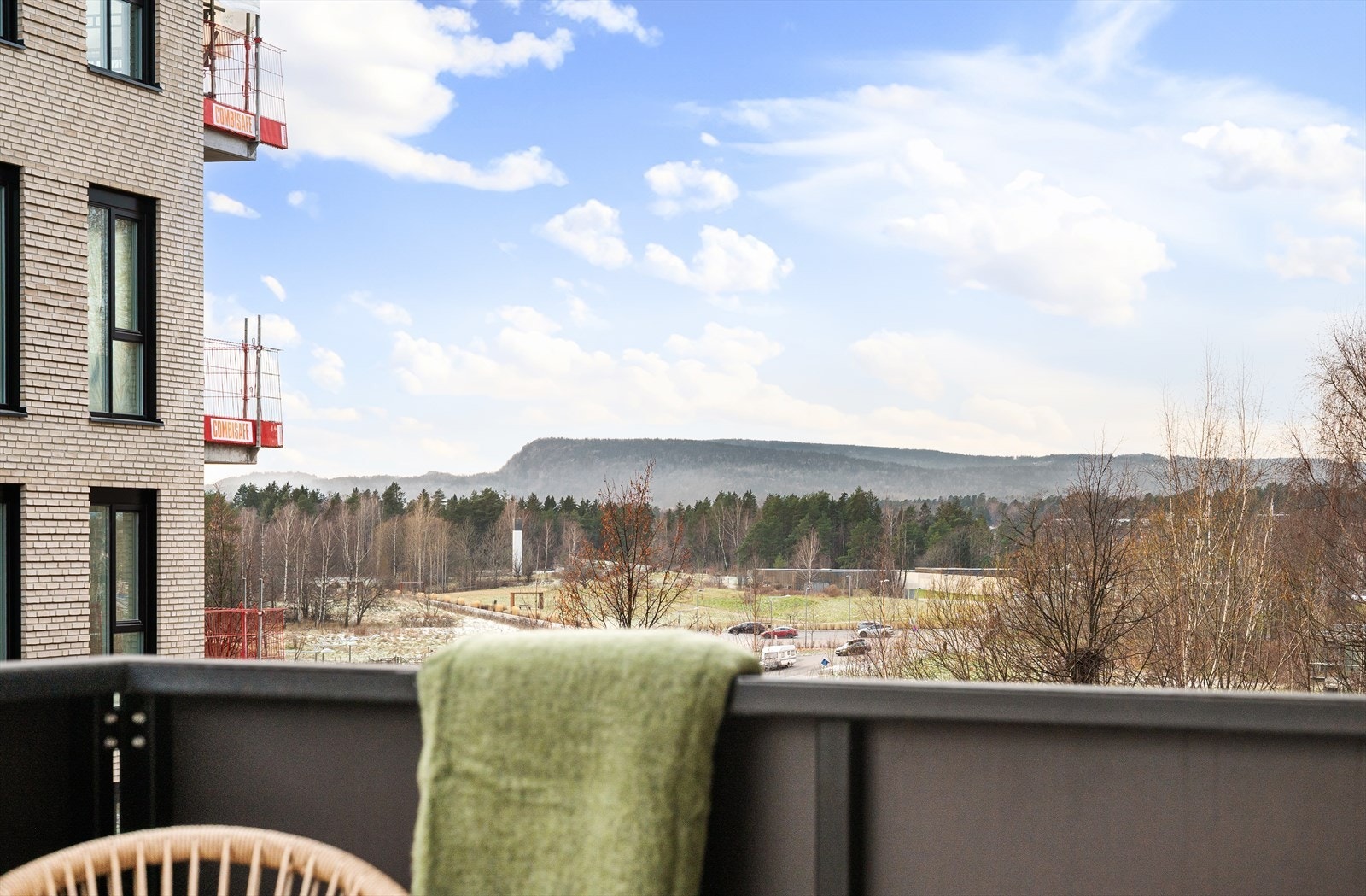 Sjarmerende balkong, med herlig utsyn over grøntarealer. Galleribilde