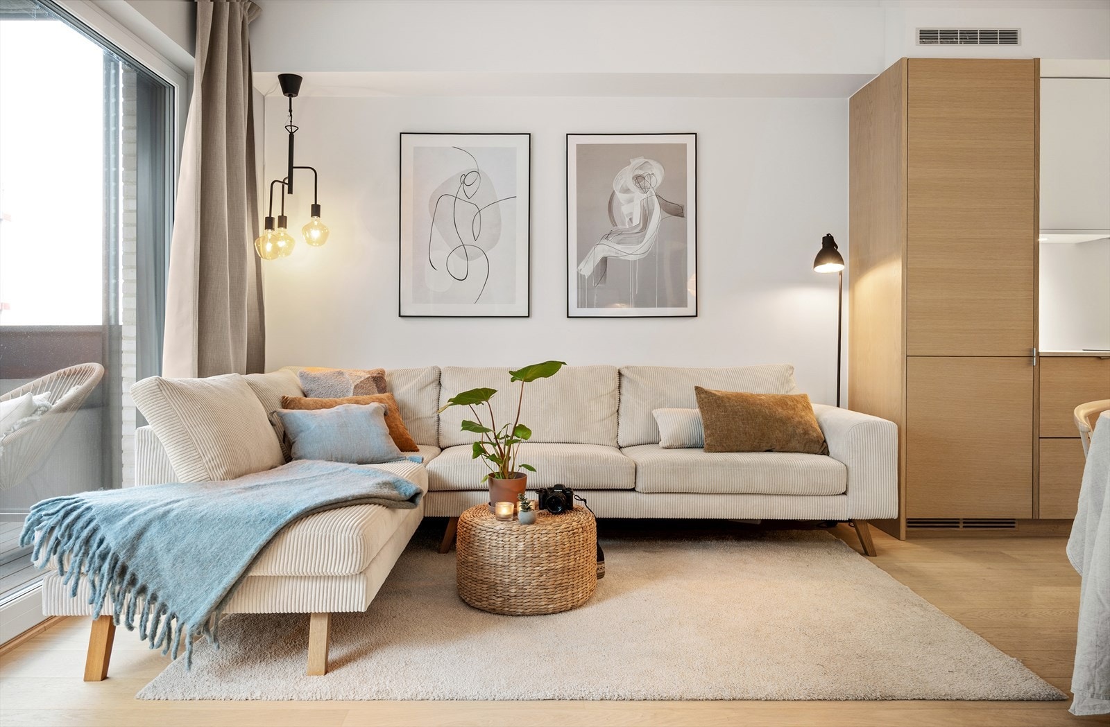 Leiligheten fremstår meget stilren. Galleribilde