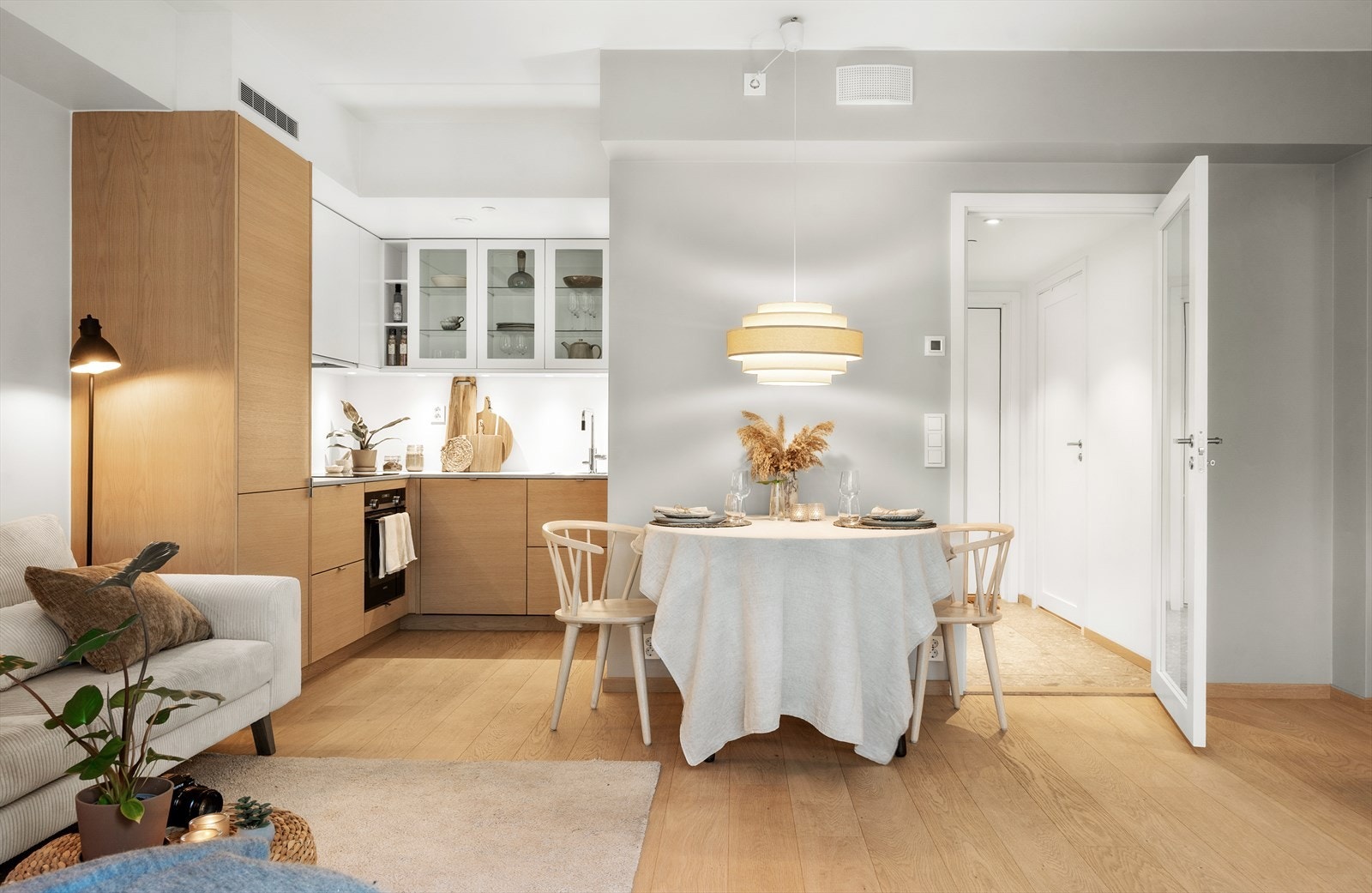 I stuen er det plass til en spisegruppe. Galleribilde