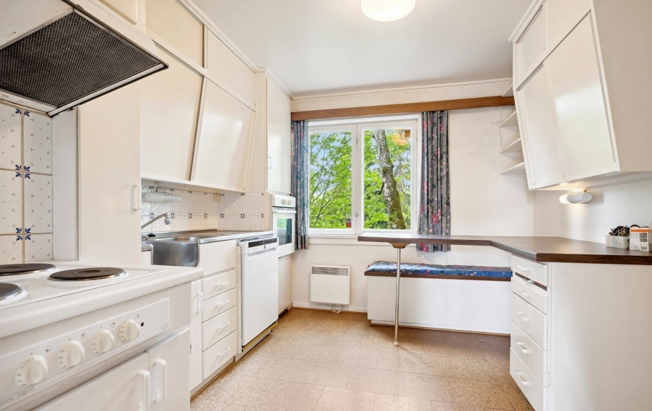 Eldre kjøken med smart bord/benk løsning Galleribilde