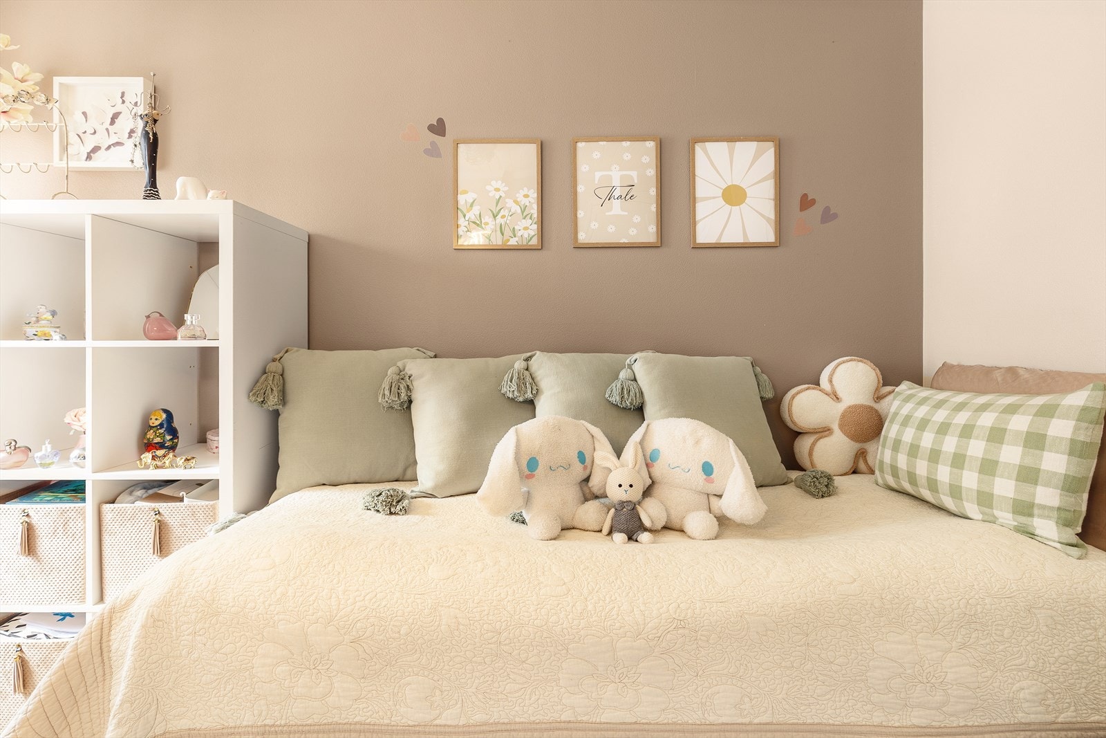 Boligen har totalt fem soverom, som gir rom for mange familiemedlemmer eller ulik bruk. Galleribilde