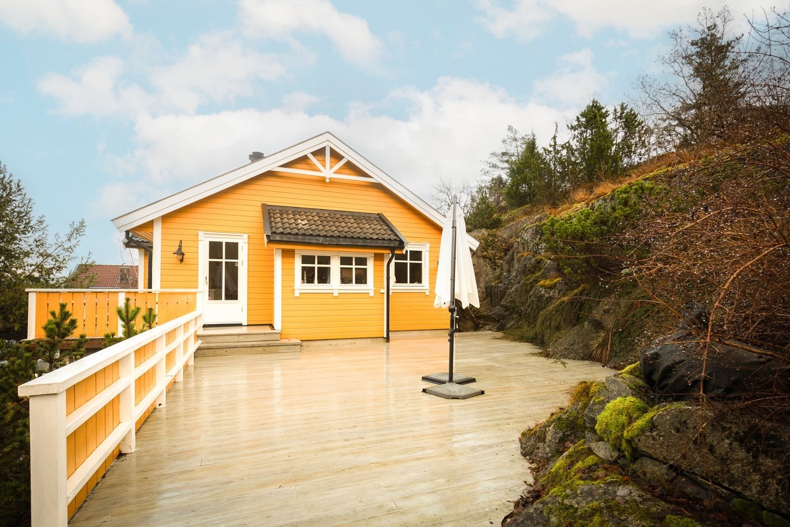 Terrassen er en flott forlengelse av boligens sosiale soner i sommerhalvåret. Galleribilde