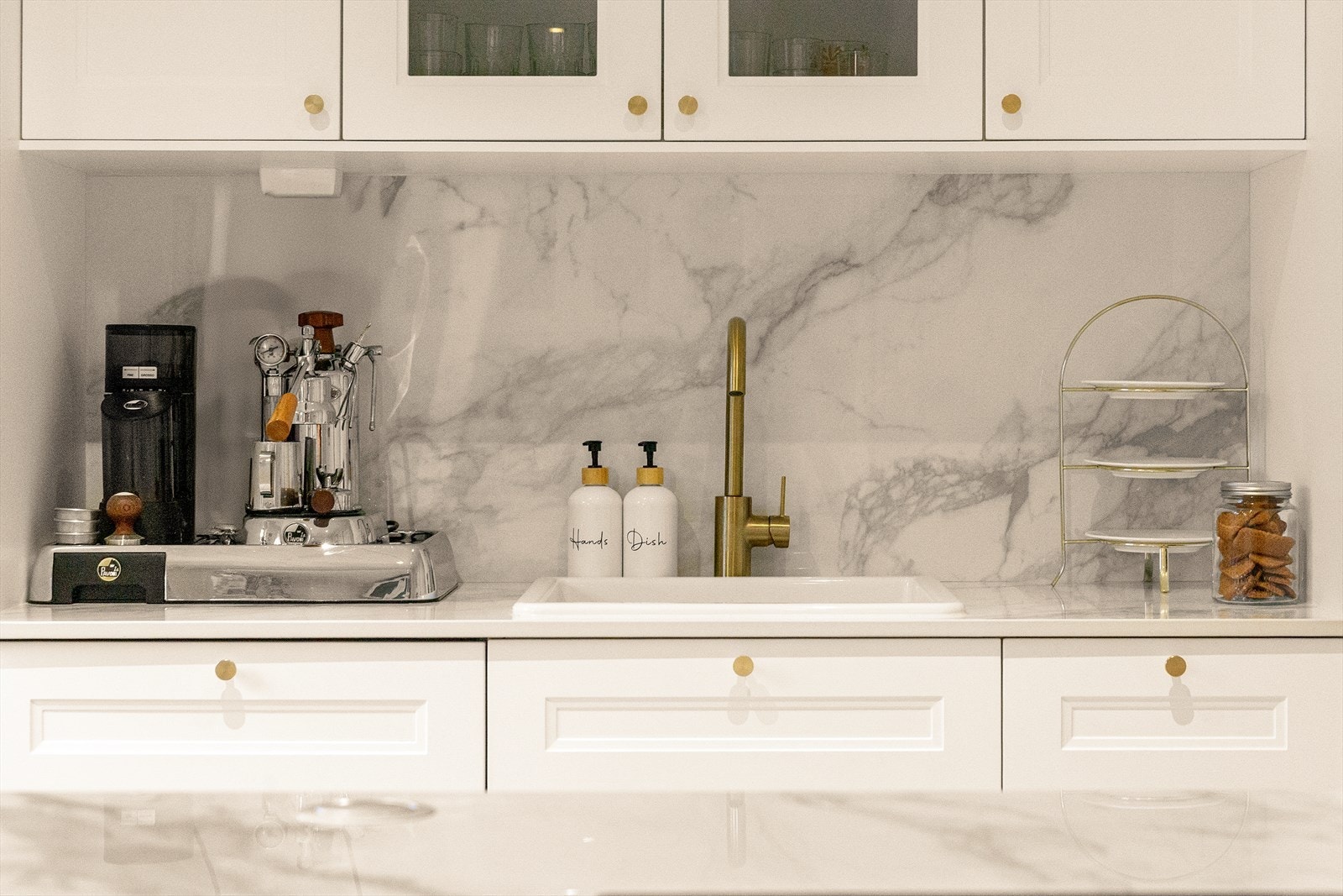 Gjennomtenkte detaljer og materialvalg preger det nye kjøkkenet. Galleribilde