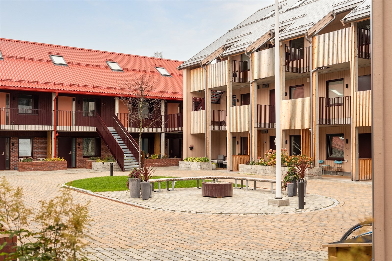 Den attraktive beliggenheten på Saksvik byr på et barnevennlig miljø med et hyggelig nabolag. Galleribilde