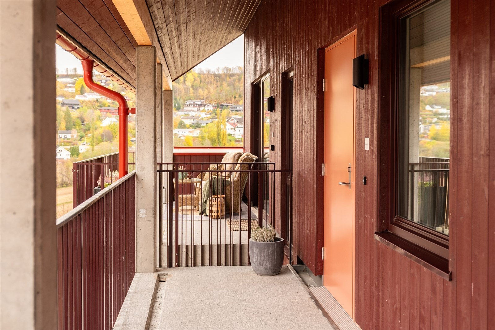 Her er det korte avstander til skoler, barnehager, samt dagligvarer og resturanter. Galleribilde