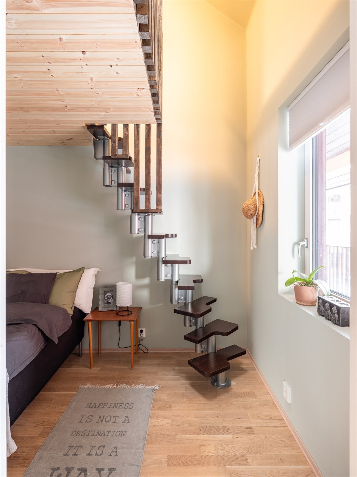 Soverommet har også trapp opp til hemsen på 4,5m² - perfekt for ekstra med lagringsplass. Galleribilde