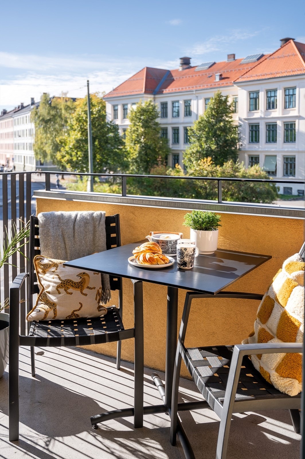 Balkongen er orientert mot vest. Galleribilde