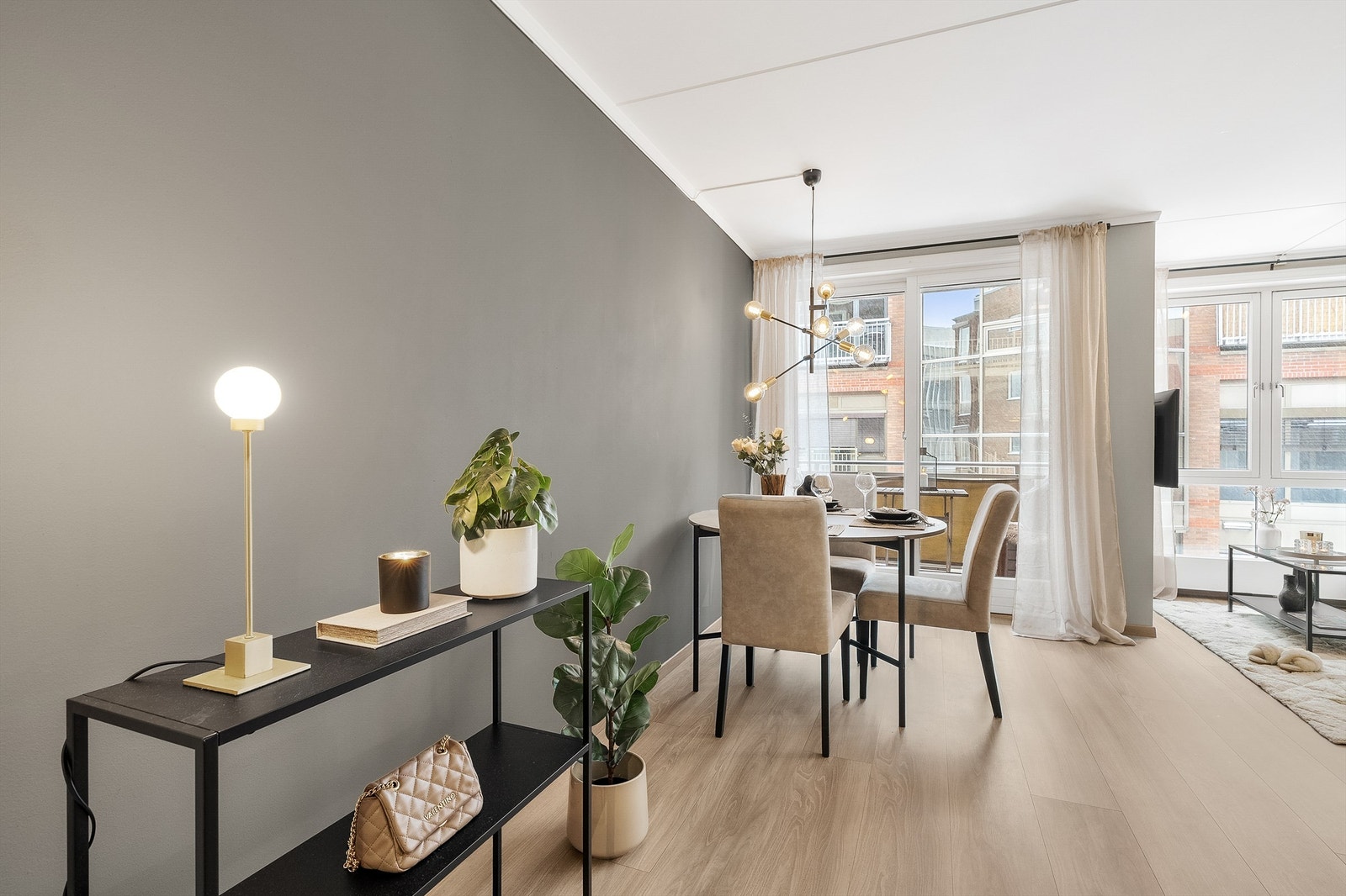 Fra stuen har du utgang til en balkong på 3 kvm. Galleribilde