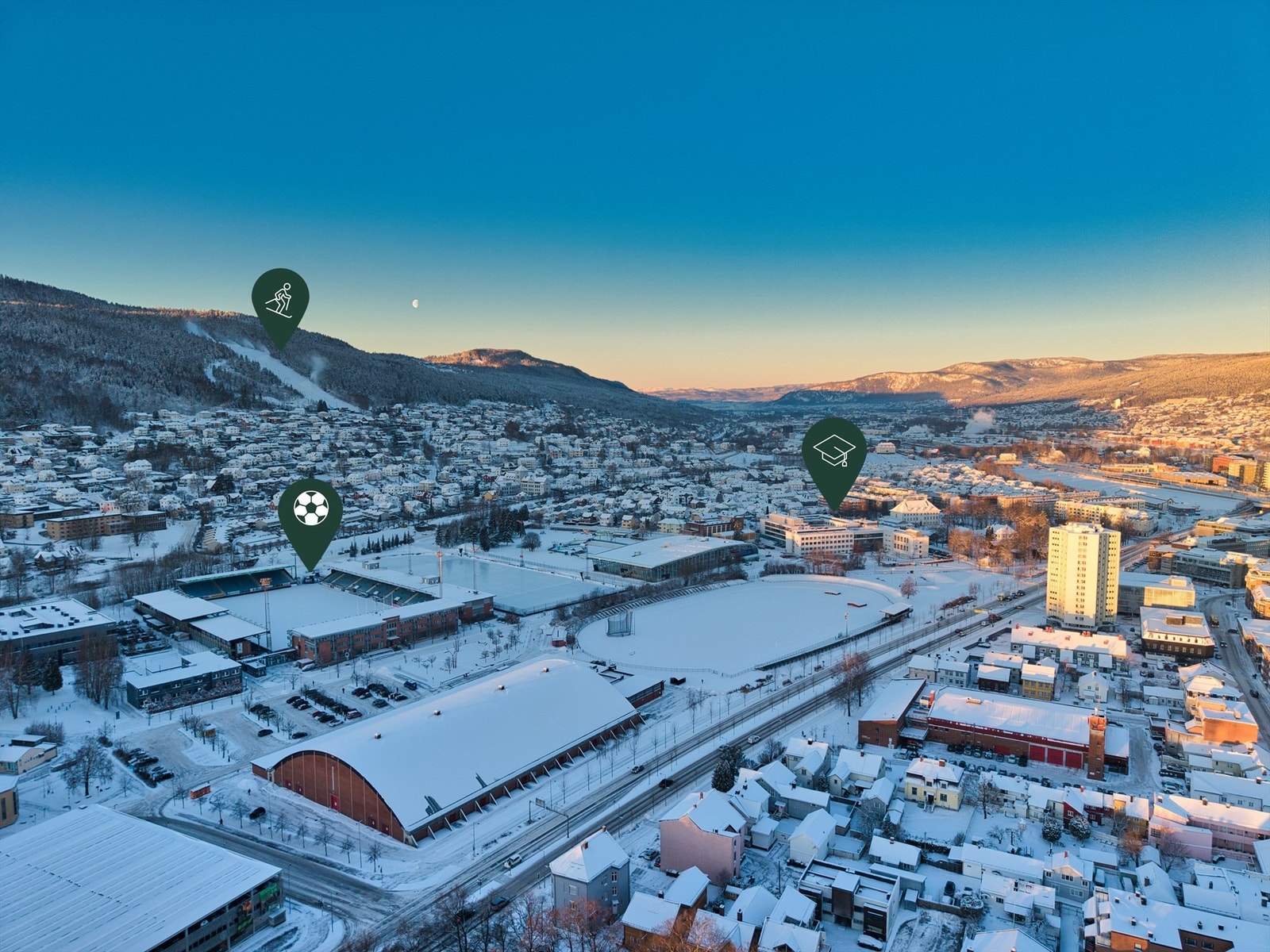 Drammen har en rekke fritids- og sportstilbud. Det er tilbud og anlegg på Marienlyst med kunstis og kunstgressbane, Drammensbadet, Marienlyst stadion, Turnhallen, etc. Galleribilde