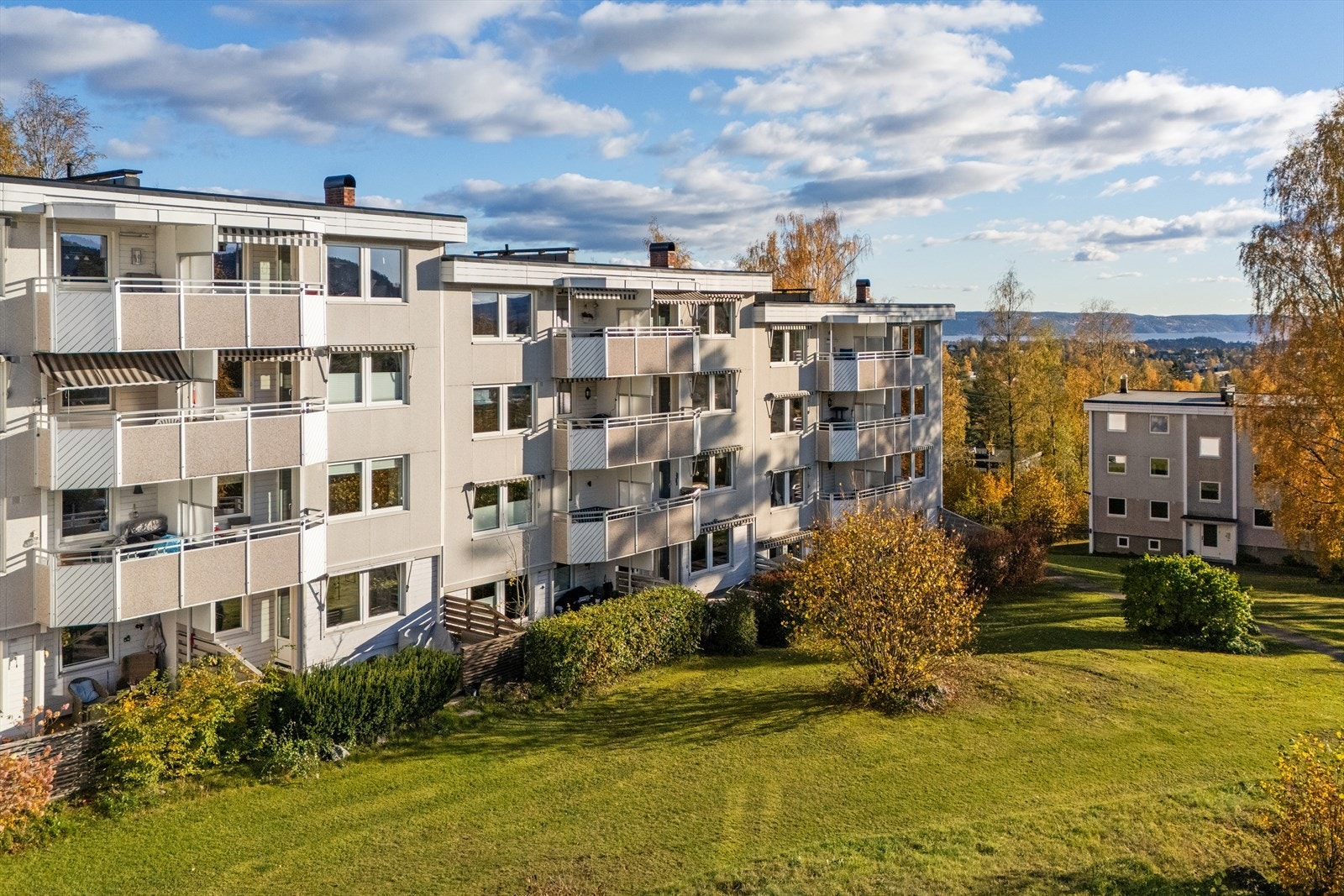 Velkommen til A/L Hoslemarka Borettslag - Grønne og rolige omgivelser med nærhet til matforretning, buss og flotte turområder! Galleribilde