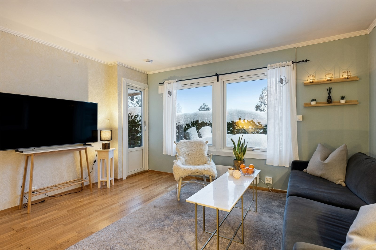 Utgang til uteplassen. Galleribilde