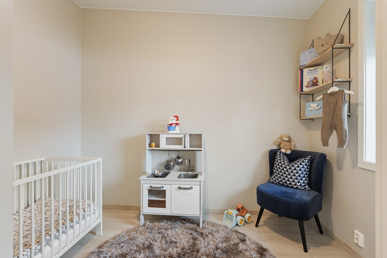 Soverom nr. 2 er noe mindre og passer fint til barnerom Galleribilde