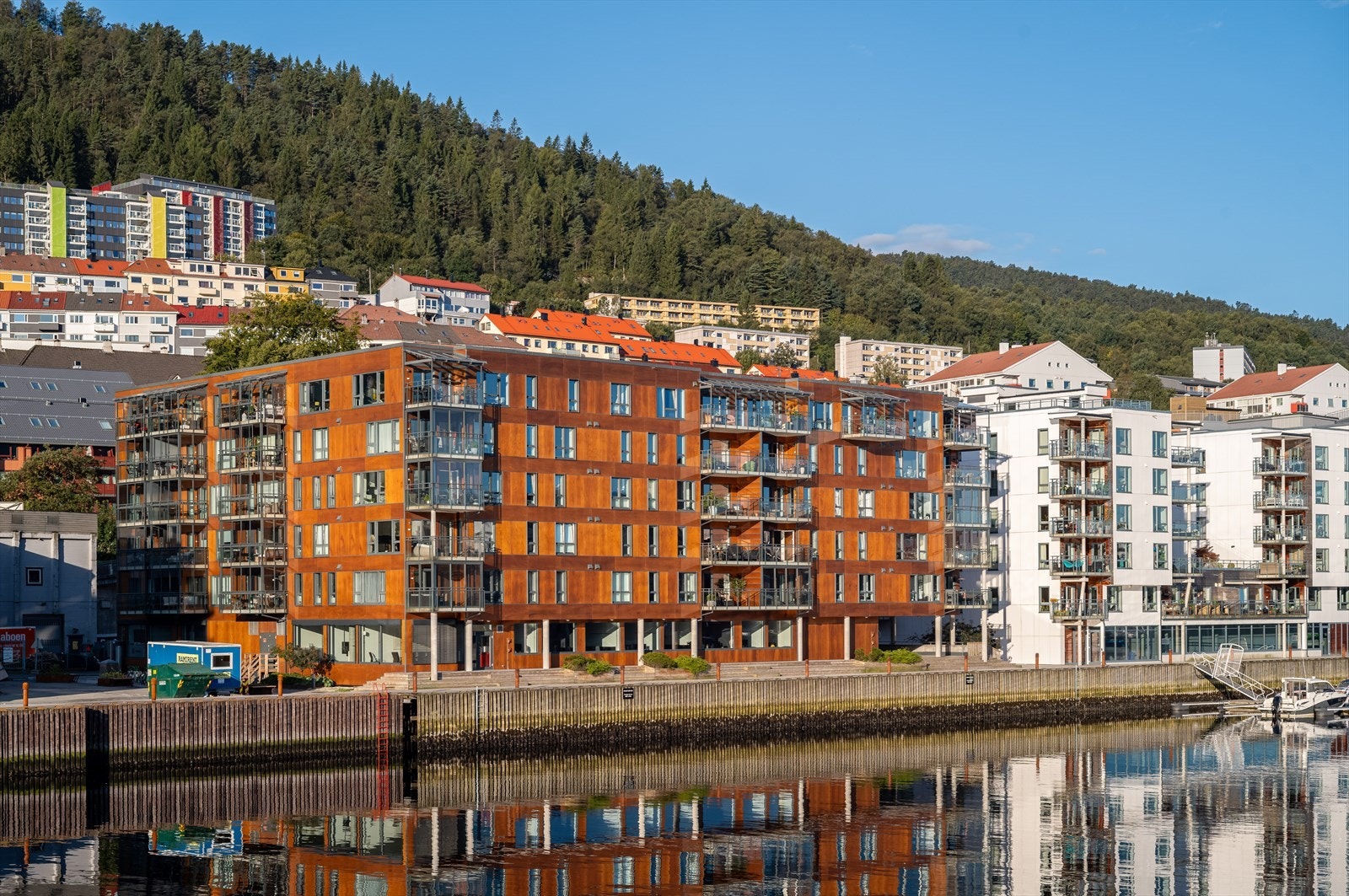 Nabolaget er i stadig utvikling, der det kommer nye hyggelige servicetilbud som gjør bydelen attraktiv. Galleribilde