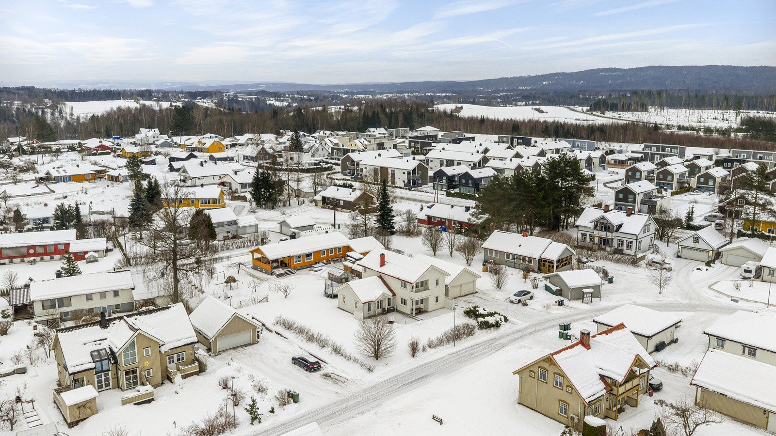 Områdebilde. Kort gangavstand til skole og barnehage. Galleribilde
