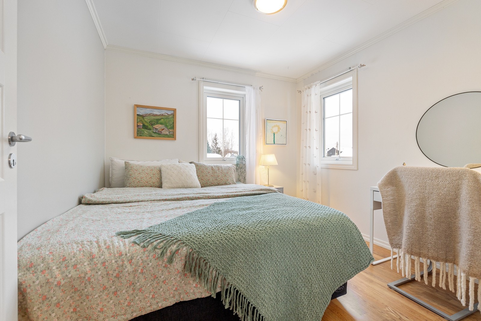 Innbydende soverom med god romfølelse. Galleribilde