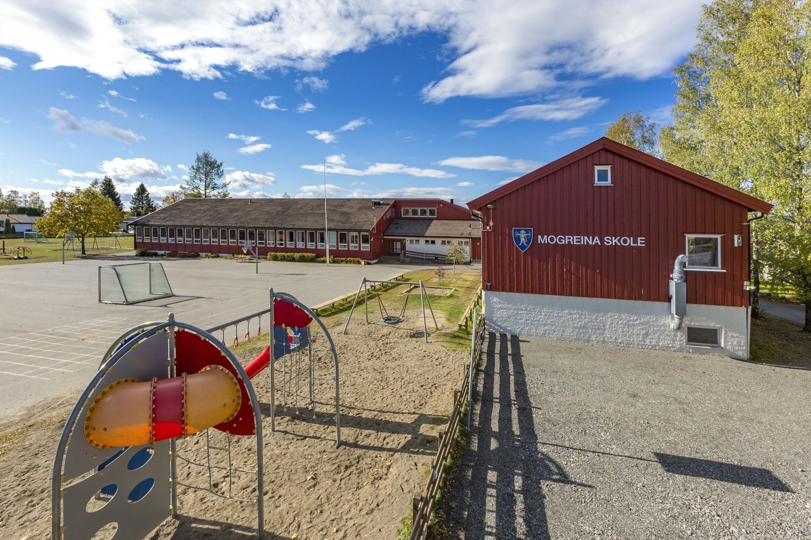 Mogreina skole ligger innen kort gangavstand. Galleribilde