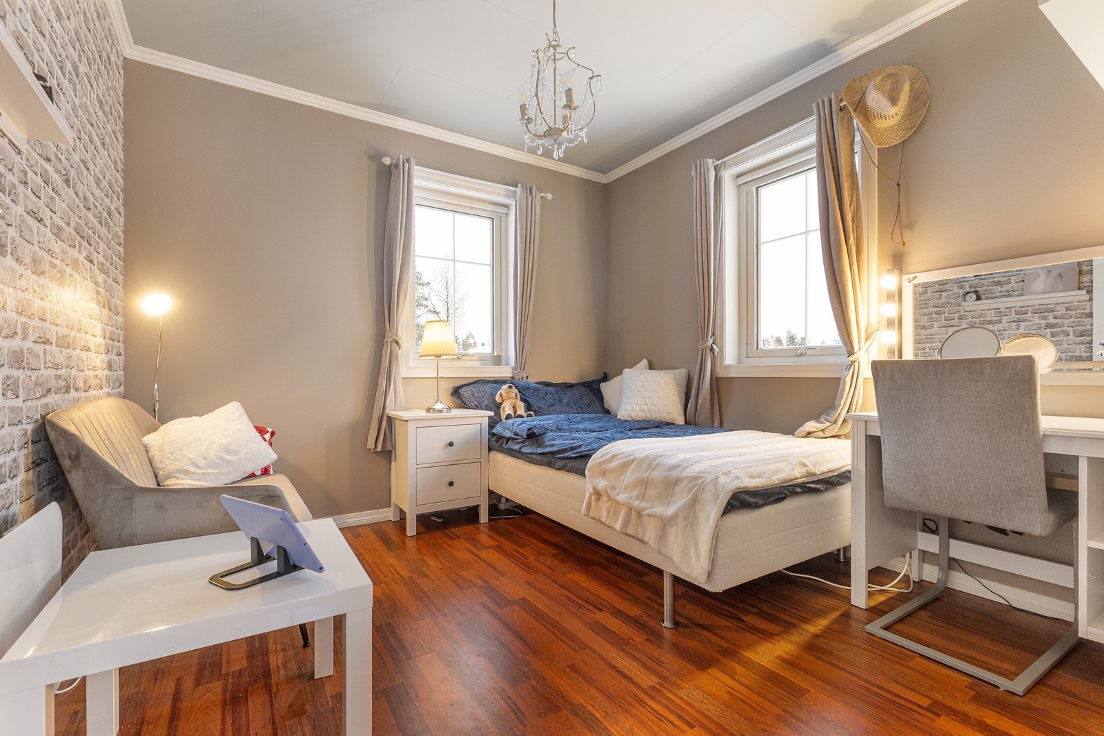 Det tredje soverommet i 2. etasje har også god plass til seng og øvrig møblement man måtte ønske. Galleribilde