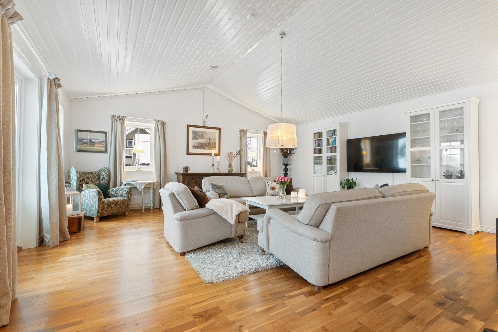 Stue i praktisk størrelse med god utnyttelse av arealet. Galleribilde